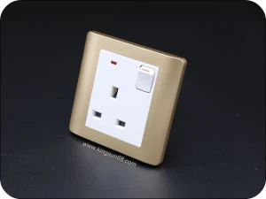 ইউ কে 13 এ সকেট